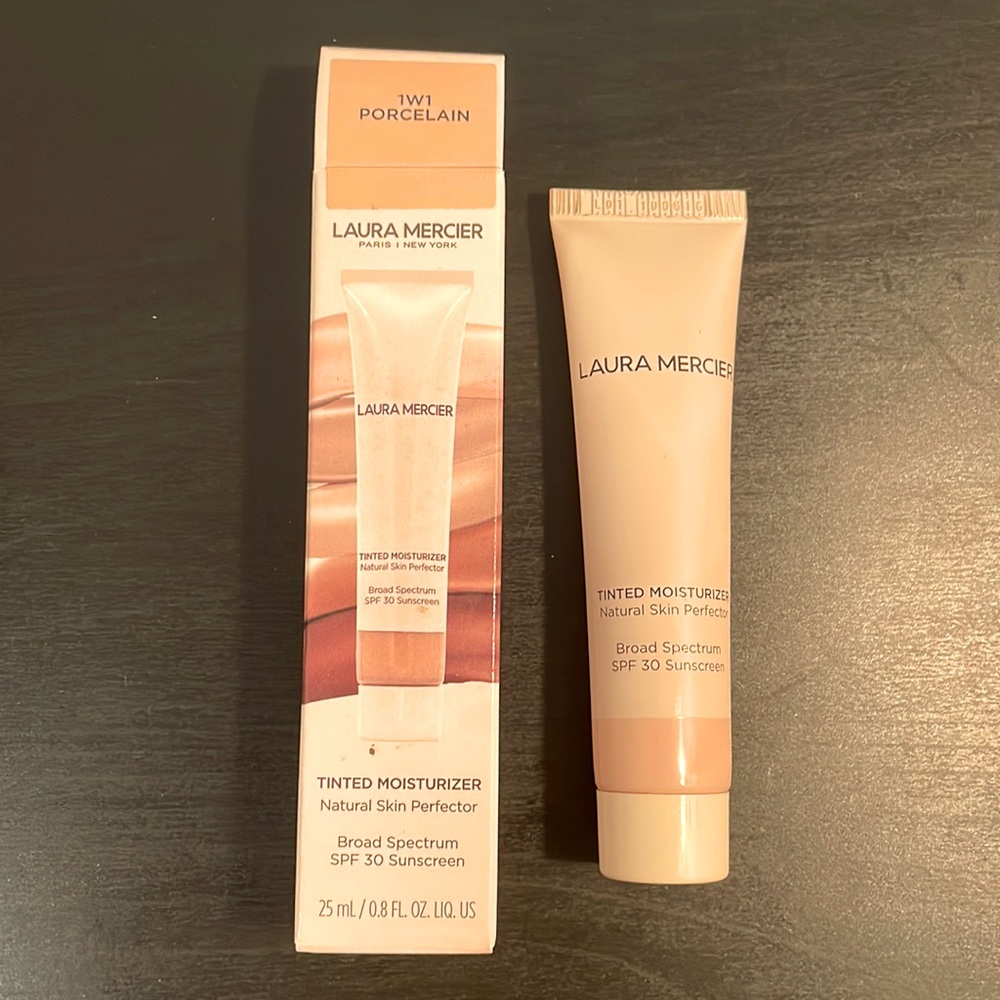 Laura Mercier Tinted Moisturizer: 1W1 porcelain
